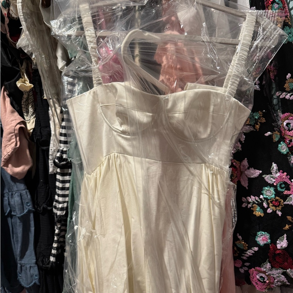Anna October Cream Maxi Dress - Picture 6 of 10